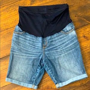 Liz Lange maternity shorts
